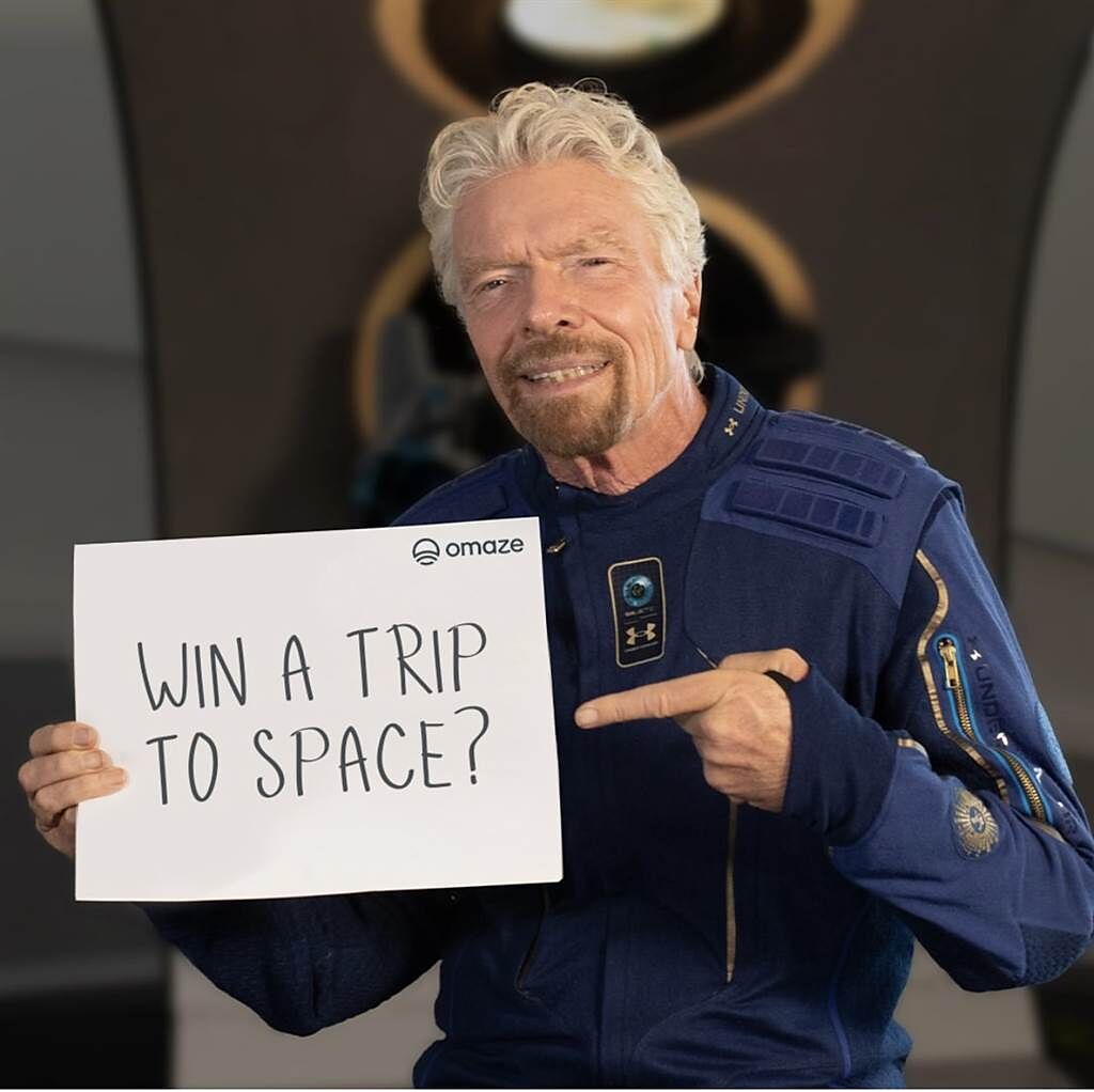 達成太空旅行任務的布蘭森透過Omaze網站公布一項競賽，要讓太空愛好者贏得2張免費維珍銀河飛行機票。（摘自Richard Branson Twitter)
