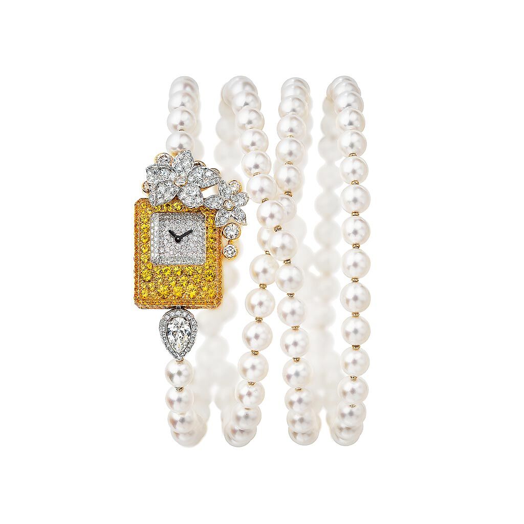 以瓶身和花朵為靈感的Grass Jasmine可轉換式珠寶表，可當項鍊與手鍊佩戴，631萬4000元。（CHANEL提供）