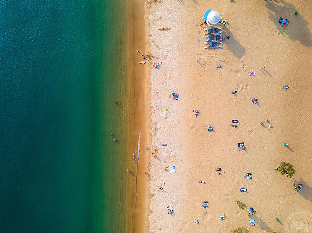 淺水灣海灘水質清澈以柔軟潔白的細沙而聞名（圖片：港旅局提供 ）