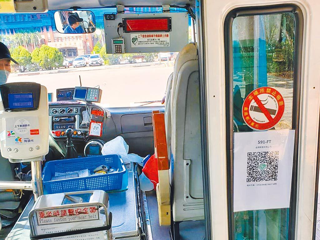 新竹一位女網友近日搭乘公車時，司機突然說要迴轉，原因曝光後，才知道司機大哥這一舉動超暖。（示意圖，資料照／莊旻靜攝）