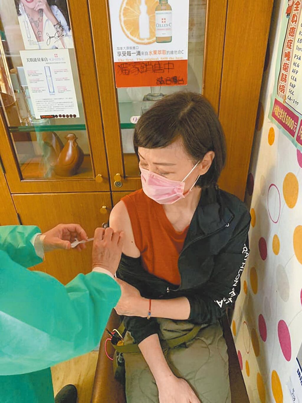 寶媽昨施打莫德納第一劑疫苗。（摘自臉書）