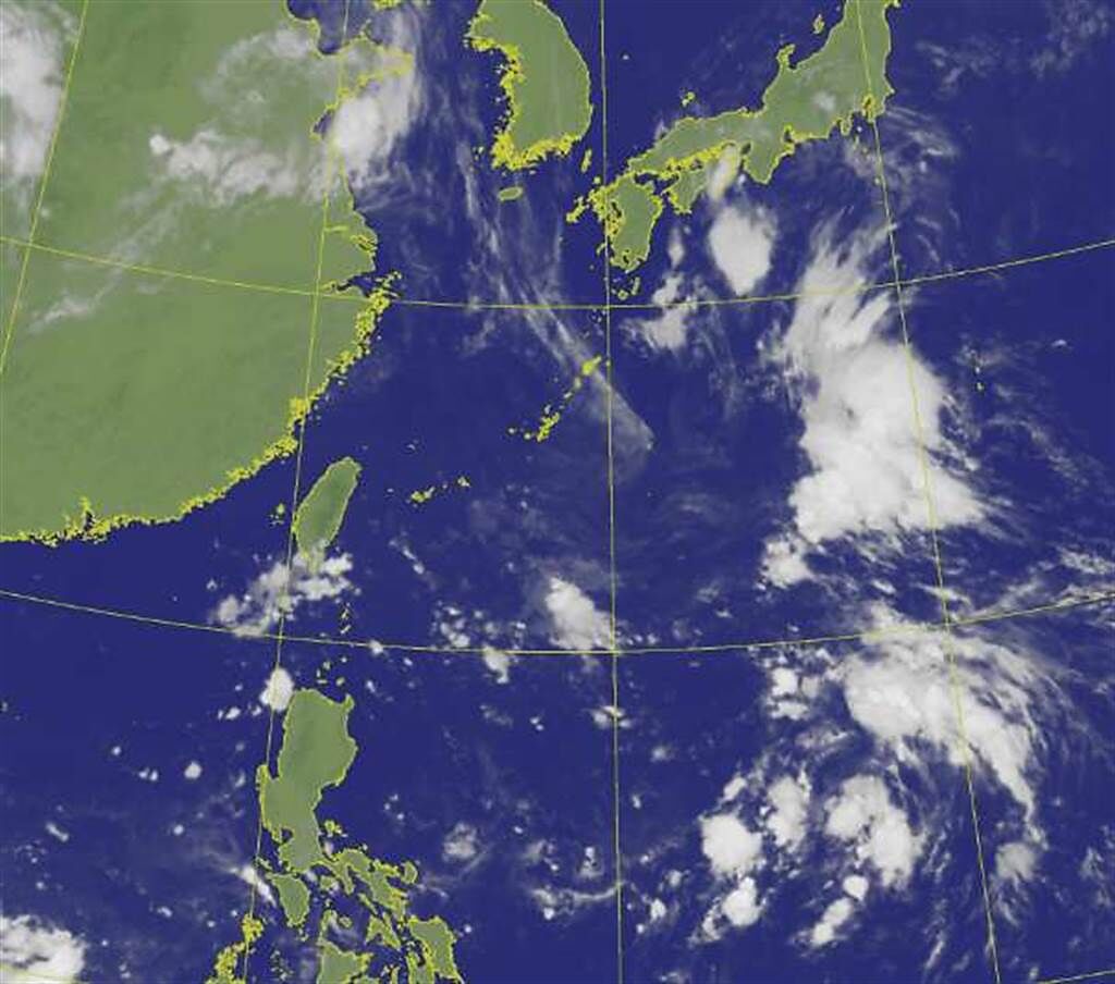 菲律賓東方、南海及台灣附近的季風低壓，美國模式模擬，周日(18日)將有颱風在琉球東方海面生成。(翻攝自氣象局)