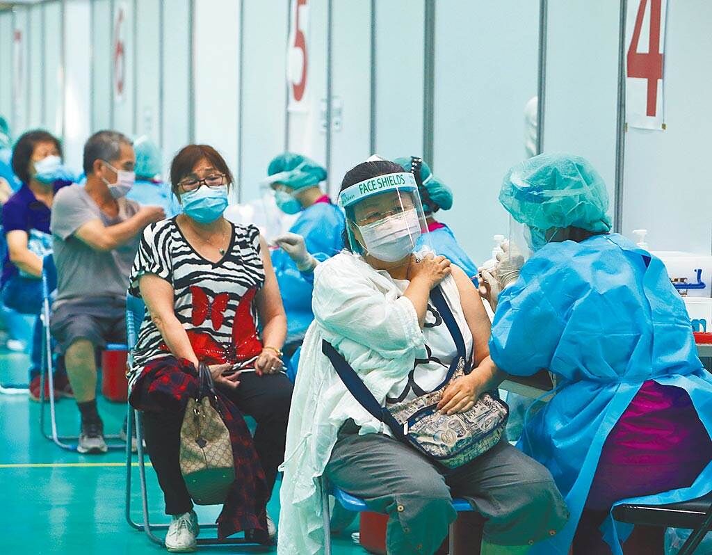 醫師林俊嘉提醒，施打疫苗前要多注意狀況，其中5類人不適合施打。（圖／示意圖，報系資料照）