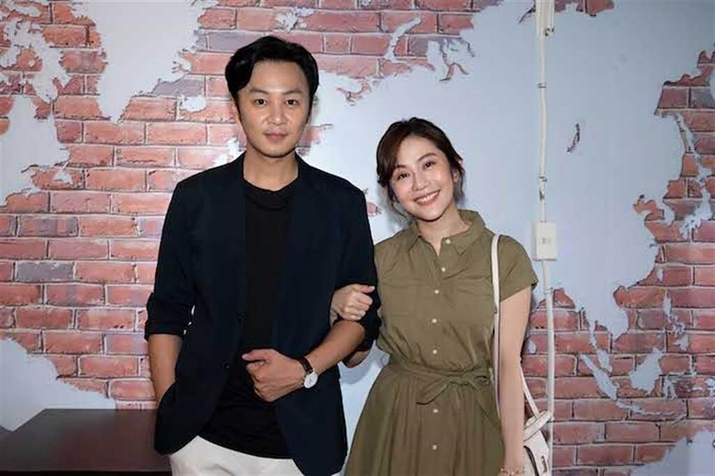 張書偉（左）、王宇婕合拍《女力報到-男人止步》。（TVBS提供） 