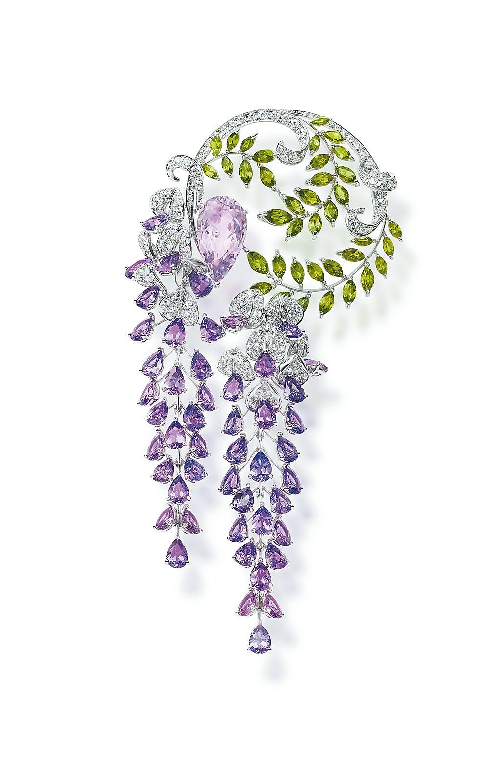 MIKIMOTO珠寶以精巧細緻的工藝、曖曖含光的內歛含蓄，流露超凡脫俗的品味。（MIKIMOTO提供）