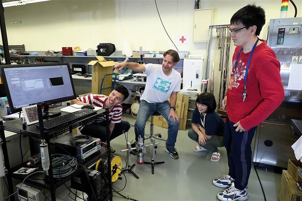 位於台灣大學的「台灣高能物理聯合實驗室」，主要任務是對製作完成偵測器進行測試與分析。(圖/林格立提供)