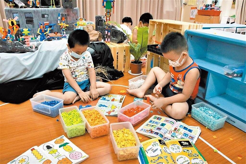 台北市托嬰中心將於7月20日解封，卻傳出北市社會局不准私托收新生的消息，讓新手爸媽感到相當困擾。（資料照，黃婉婷攝）