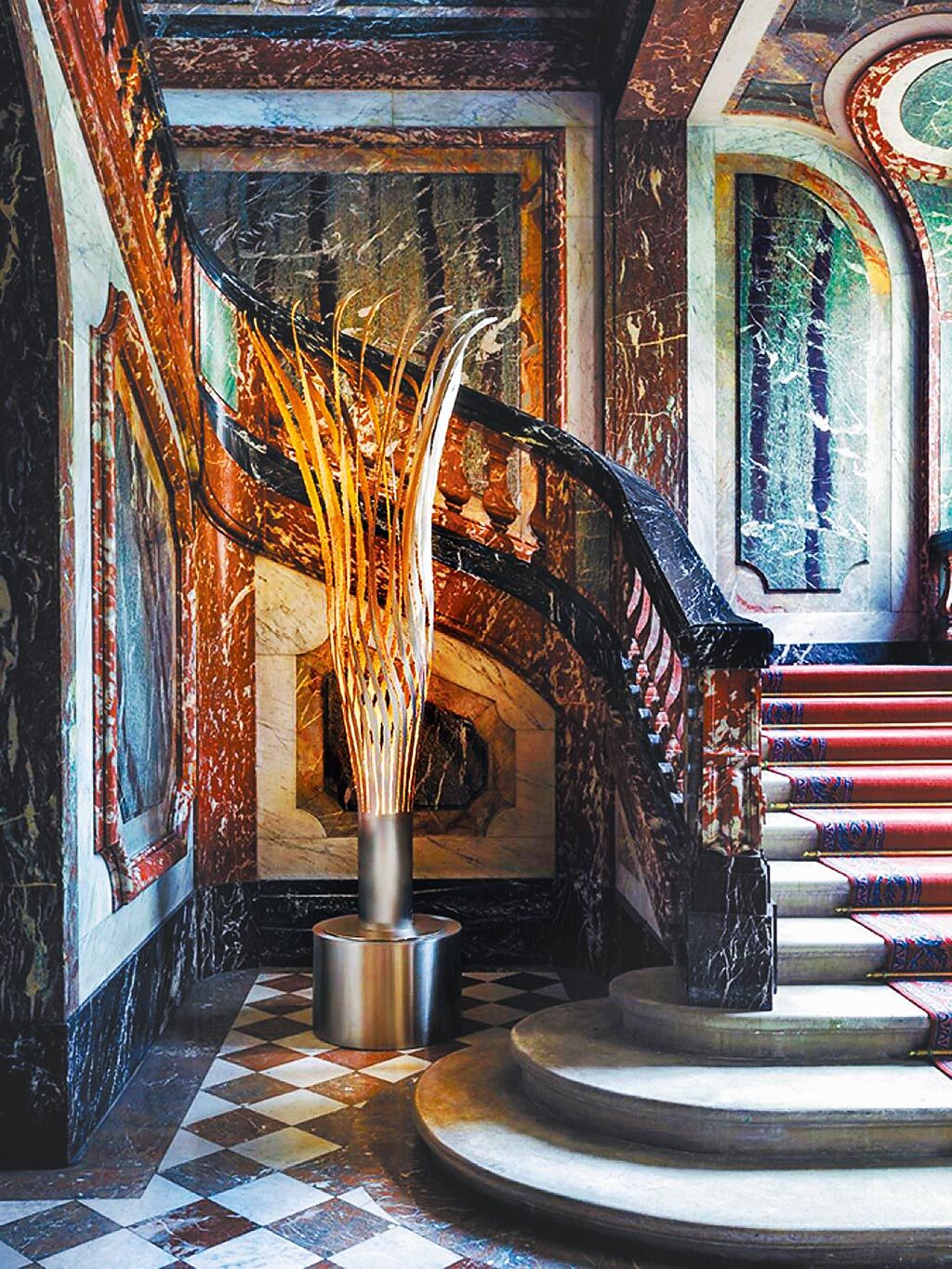 Giorgio Armani Prive選在義大利奧爾西尼宮，強調自家設計作品的華麗與莊嚴感。（GA提供）