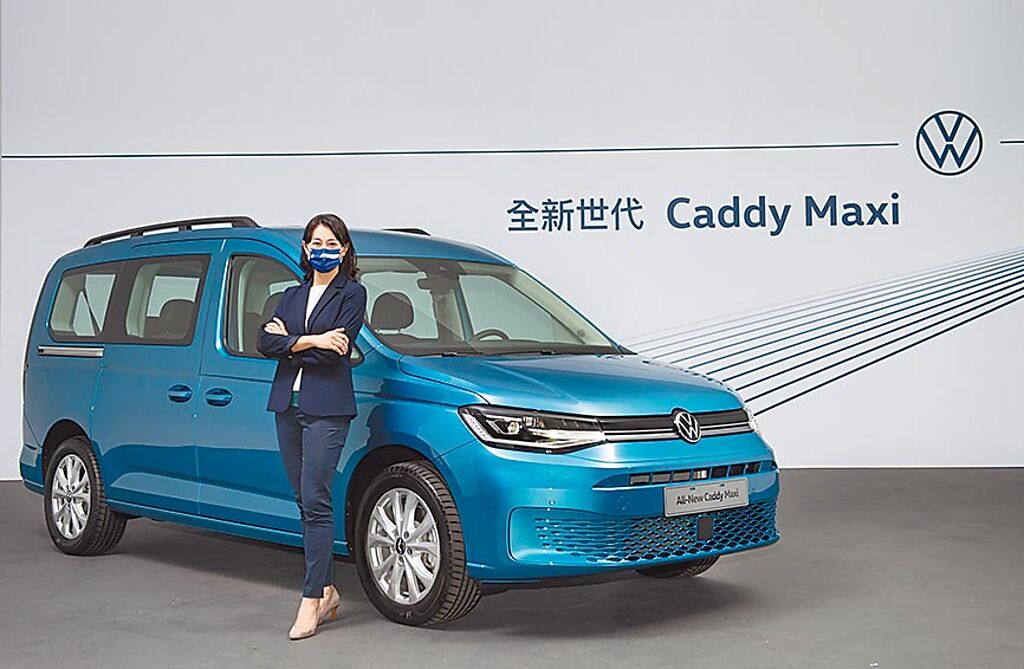 台灣福斯商旅總裁巫詩棻親自宣布全新世代Caddy Maxi強勢登台。（台灣福斯商旅提供）