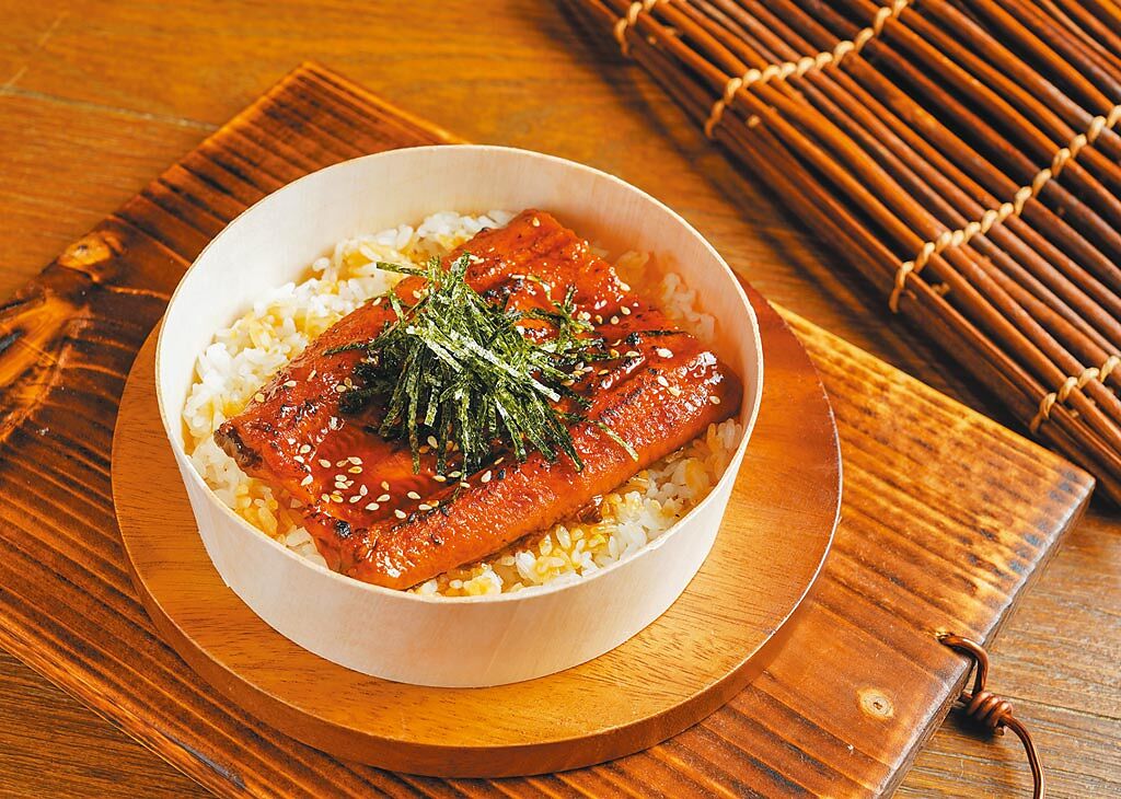 凱菲食集中的「日式鰻魚飯」選用珍貴的海鰻及月光米，滋味香濃誘人，是推薦的外帶餐點之一，每份400元。（台北君悅酒店提供）