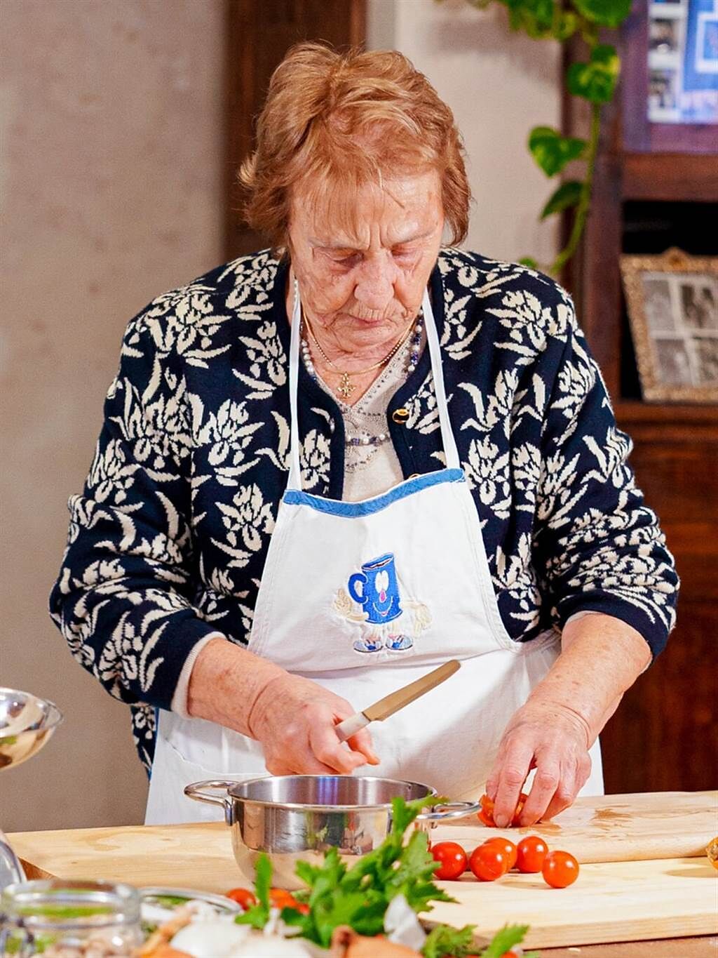 老奶奶透過線上傳承經典意大利菜。（圖片提供：airbnb）