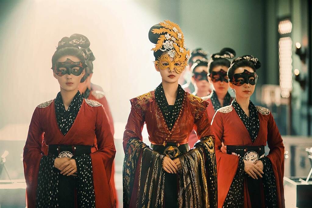 李沁在《錦繡南歌》顛覆以往形象，飾演獨立果斷的俠女沈驪。（(中天娛樂台提供）