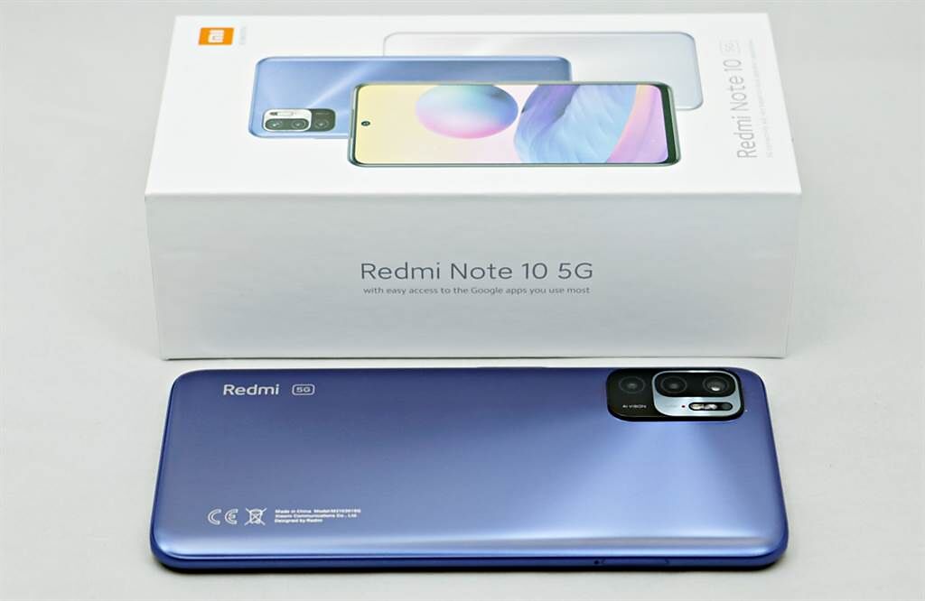 Redmi Note 10 5G與包裝盒。（黃慧雯攝）