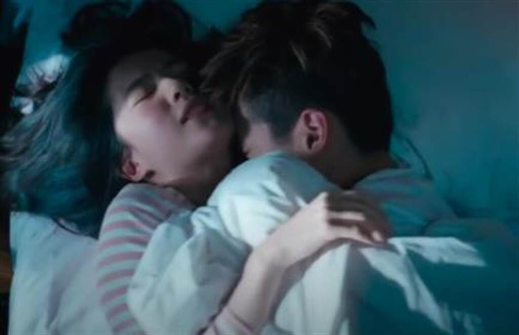 吳亦凡和劉亦菲在片中有激情床戲。（圖／翻攝自ODC官方頻道 YouTube）