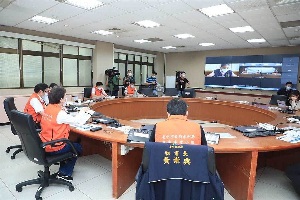 台中市水利局召開防汛會議，因應西北颱烟花來襲。（王文吉攝）