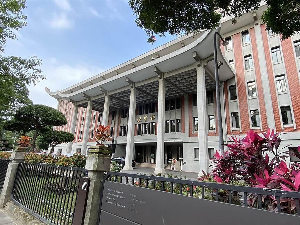 教育部表示，若遇颱風來襲， 公立高中教師甄選初試將延期。（林志成攝）