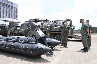 防範烟花颱風來襲 陸軍六軍團AAV7兩棲突擊車進駐待命