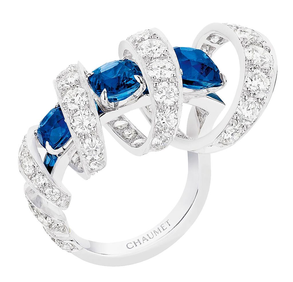 CHAUMET的Torsade de Chaumet藍寶石戒指。（CHAUMET提供）