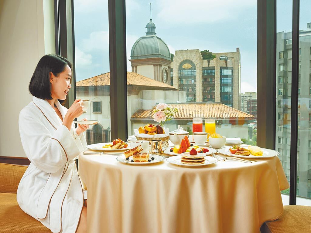 台北文華東方酒店充滿歐式風情設計，民眾可享「偽出國」饗宴之旅。（台北文華東方酒店提供）