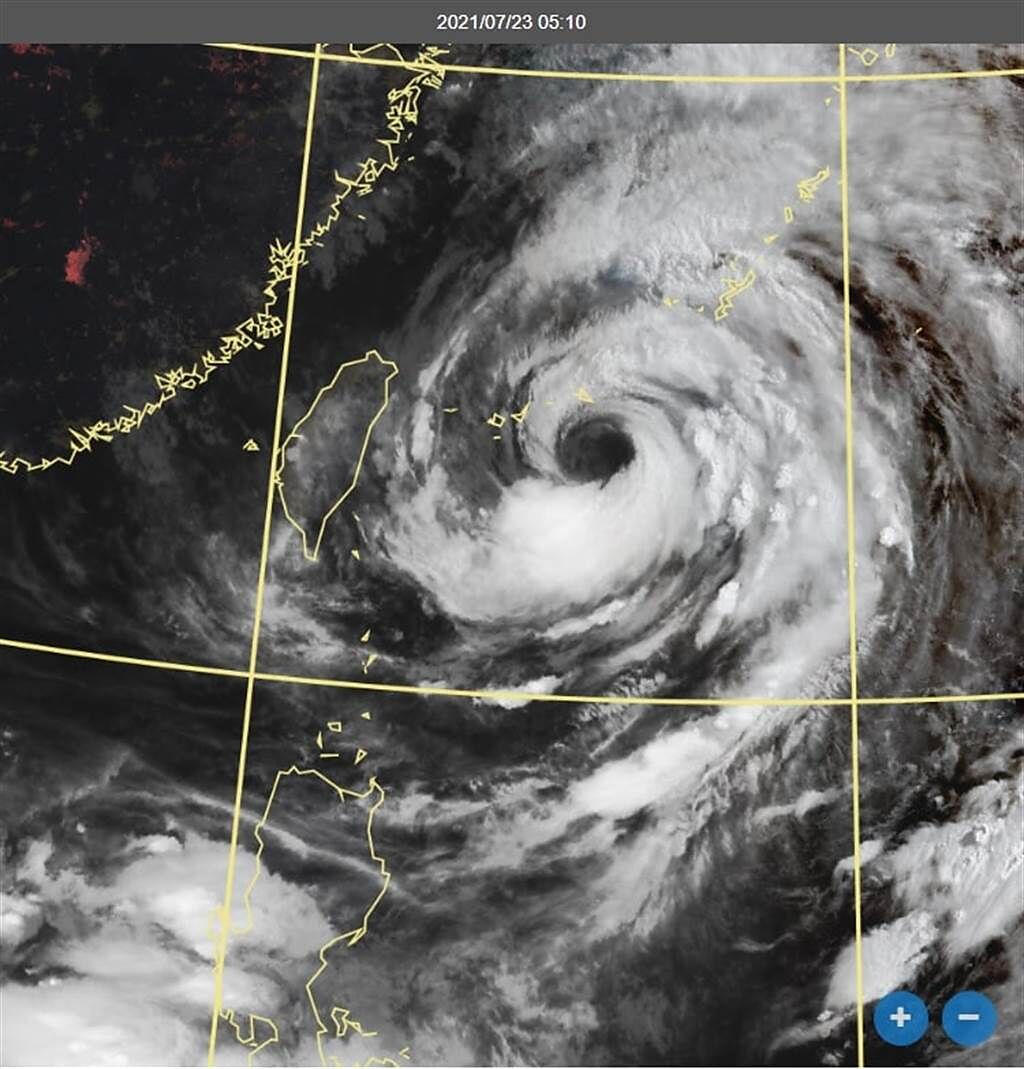 氣象局長鄭明典在臉書發文，預測烟花颱風約在8點前後會開始往西轉北北西移動。（圖／翻攝自鄭明典臉書）