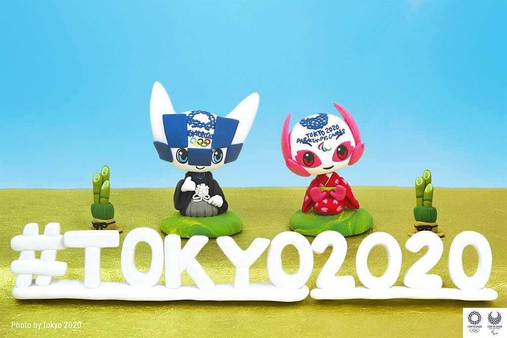 東京奧運吉祥物未來永遠郎和染井吉。(取自東京奧運官方臉書粉專)