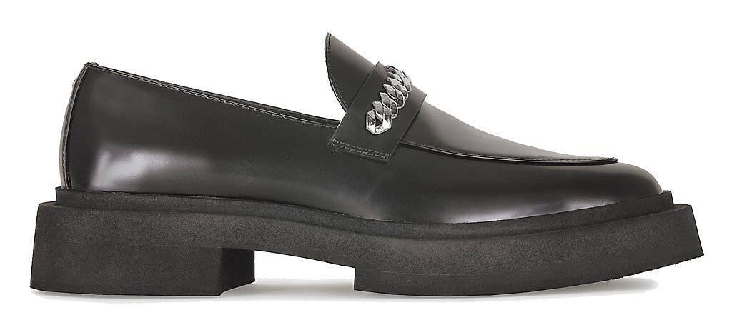 Giuseppe Zanotti黑色樂福鞋，價格未定。（Giuseppe Zanotti提供）