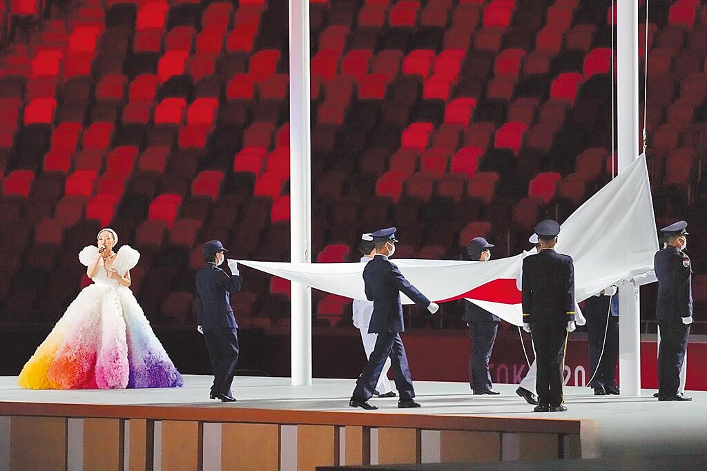 日本「靈魂歌姬」米希亞在東奧開幕典禮領唱日本國歌。（美聯社）