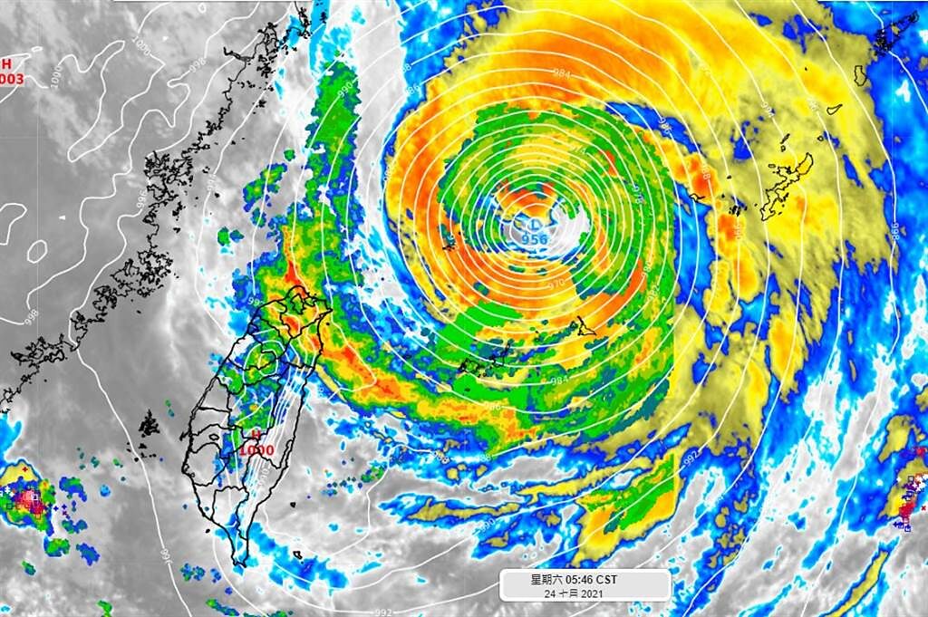 烟花颱風的暴風圈逐漸脫離海上警戒的範圍，但正在進來的螺旋雨帶仍要多注意。（圖／翻攝自彭啟明臉書）