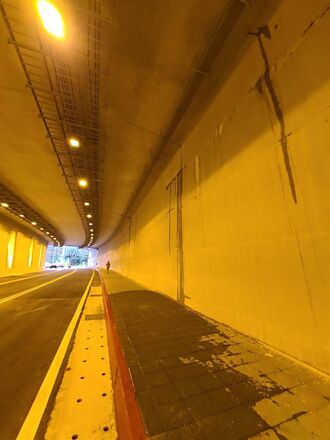剛完工的淡水沙崙路「新民隧道」漏水 新北市議員怒批：很丟臉