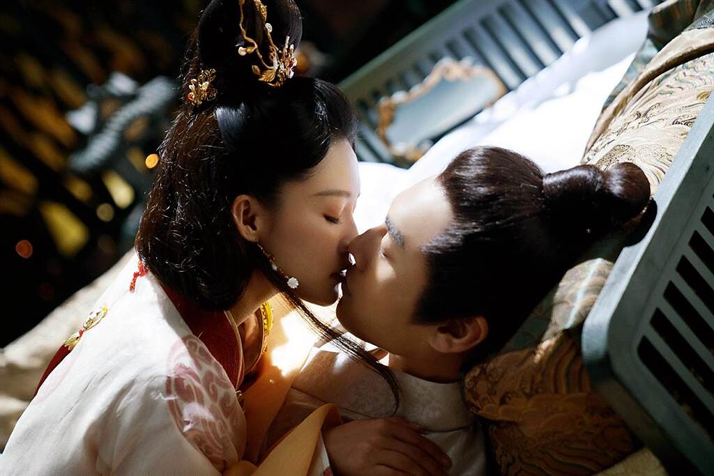 秦昊、李沁在《錦繡南歌》有許多甜蜜的戲。（中天娛樂台提供）