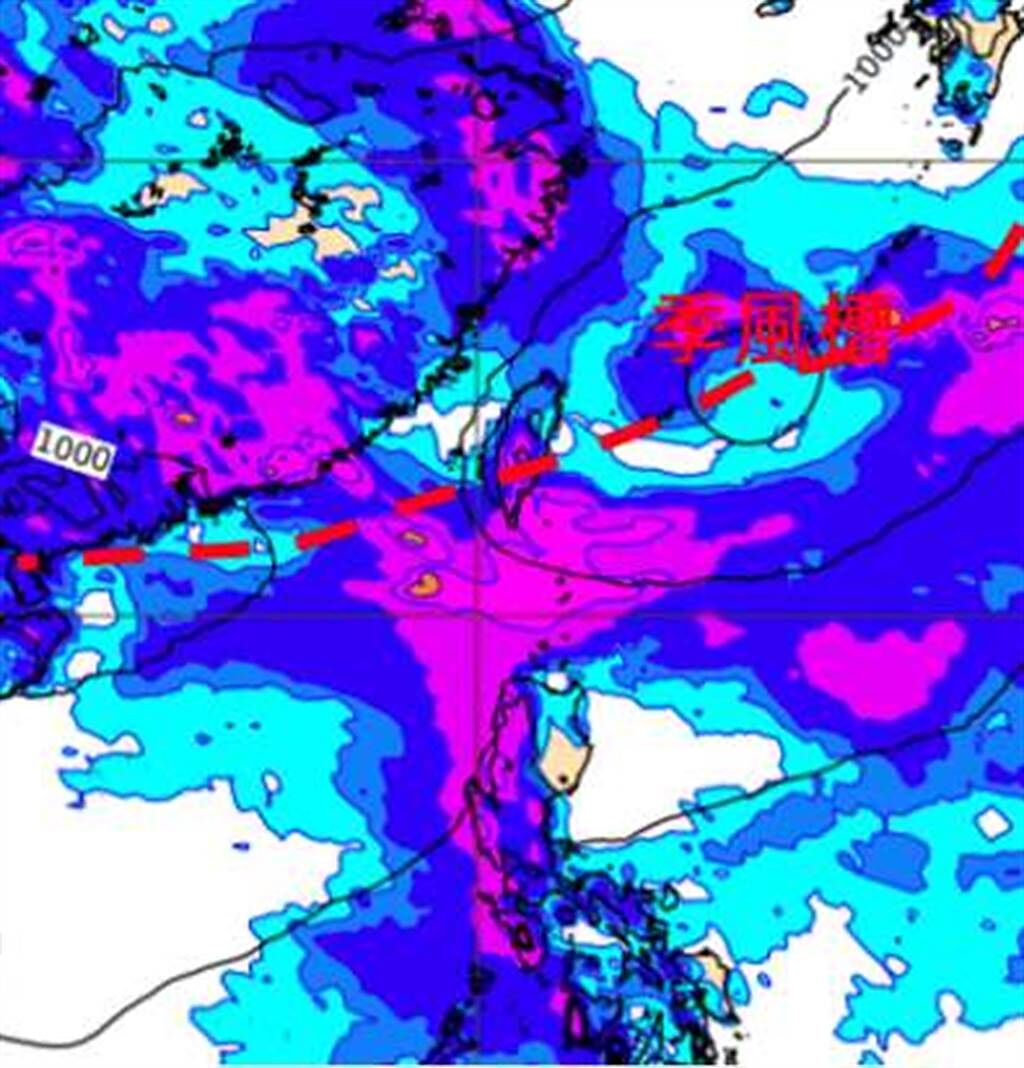 最新歐洲(ECMWF)模式，模擬8月4日20時地面氣壓及累積雨量圖顯示，「季風槽」通過台灣伴隨明顯降雨。(翻攝自「三立準氣象· 老大洩天機」)