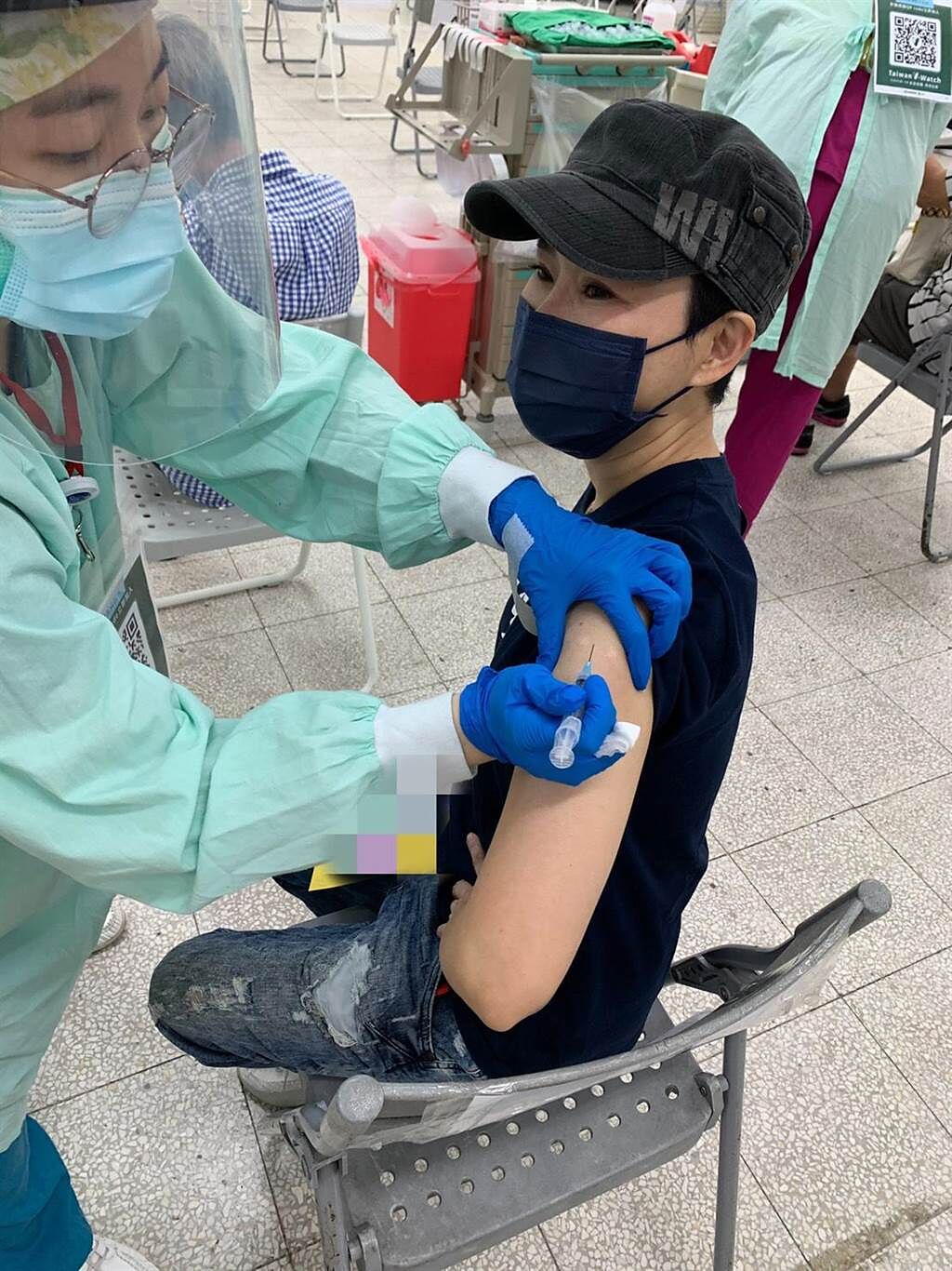 詹雅雯今到萬芳醫院接種疫苗。（固力狗娛樂提供）