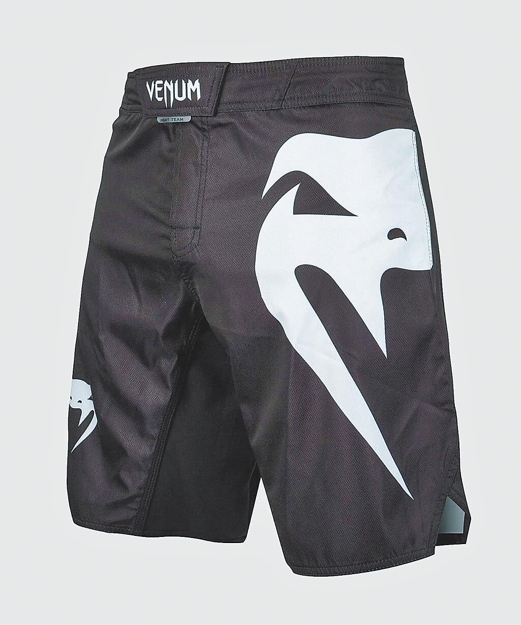 VENUM Light 3.0格鬥短褲，2500元。（VENUM提供）