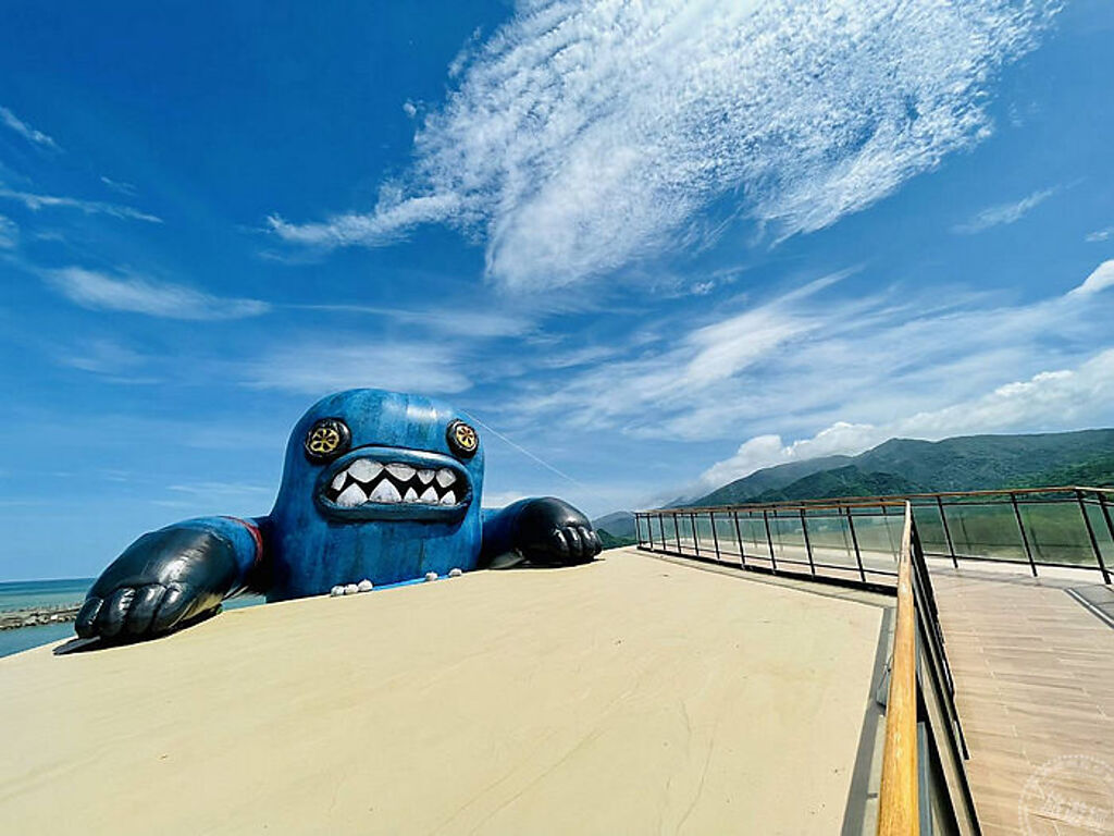 400公斤春江獸佔據看海美術館  別怕！是奇幻的藝術展覽！(圖片：屏東縣傳播暨國際事務處)