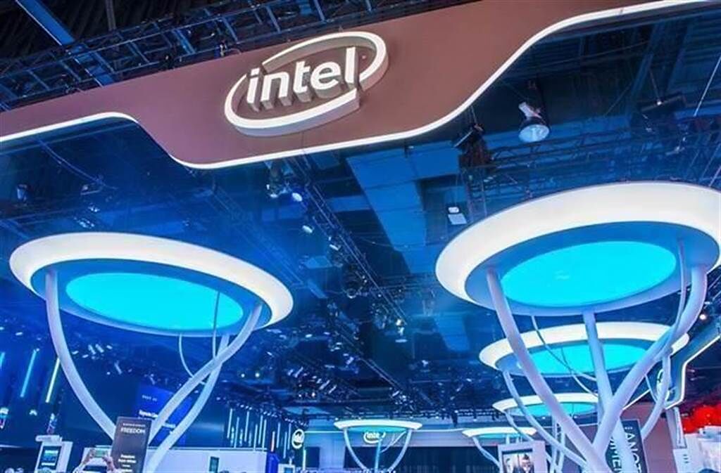 英特爾（Intel Corp ）宣布將開始為高通公司（Qualcomm Inc）製造晶片，目標要在2025年前，趕上台灣的台積電與韓國的三星電子。（圖/達志影像）