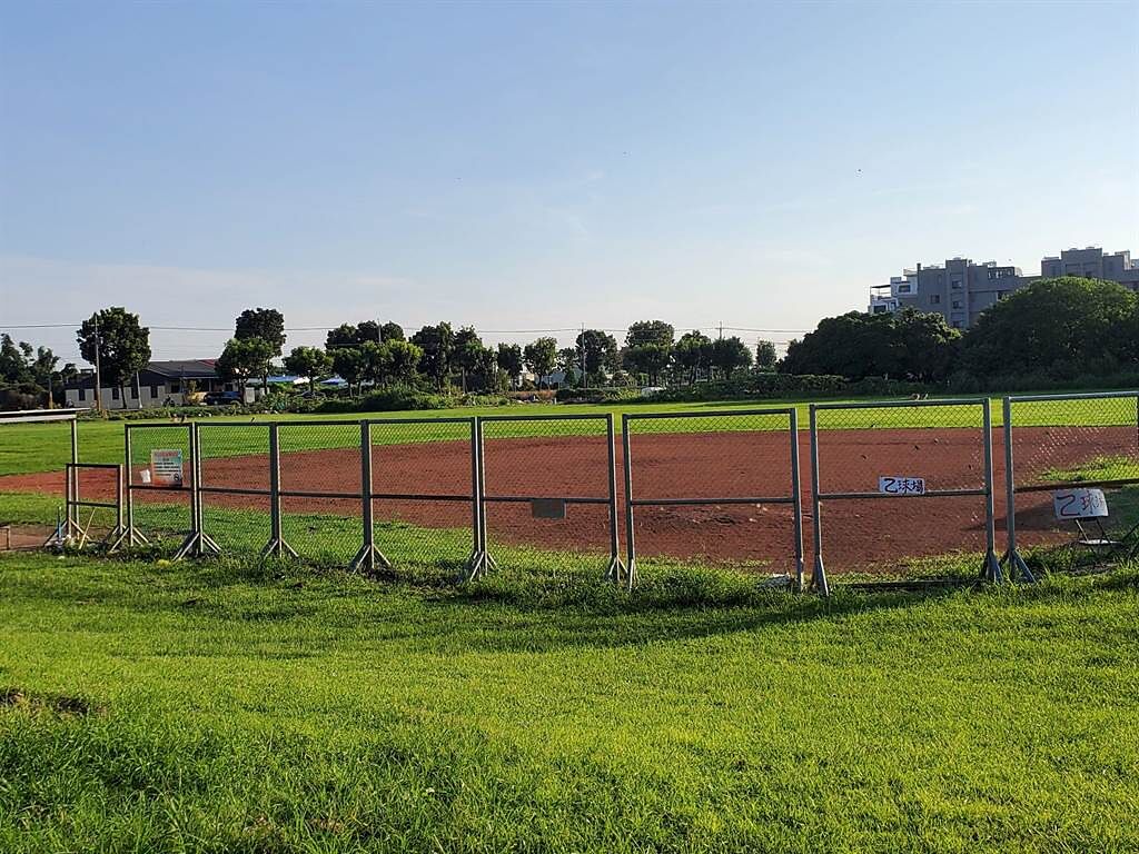 斗六市公所開放壘球場，適逢上班日並無人使用。（周麗蘭攝）