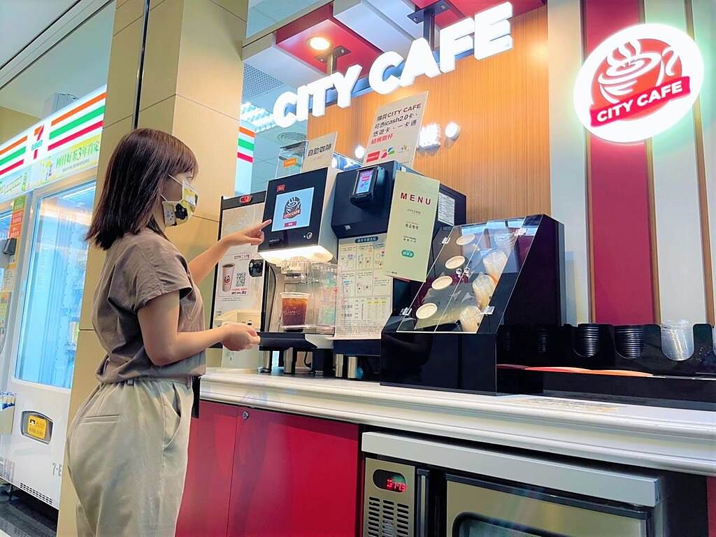 「CITY CAFE咖啡智FUN機」，讓上班族不用急忙地買咖啡。（7-11提供）