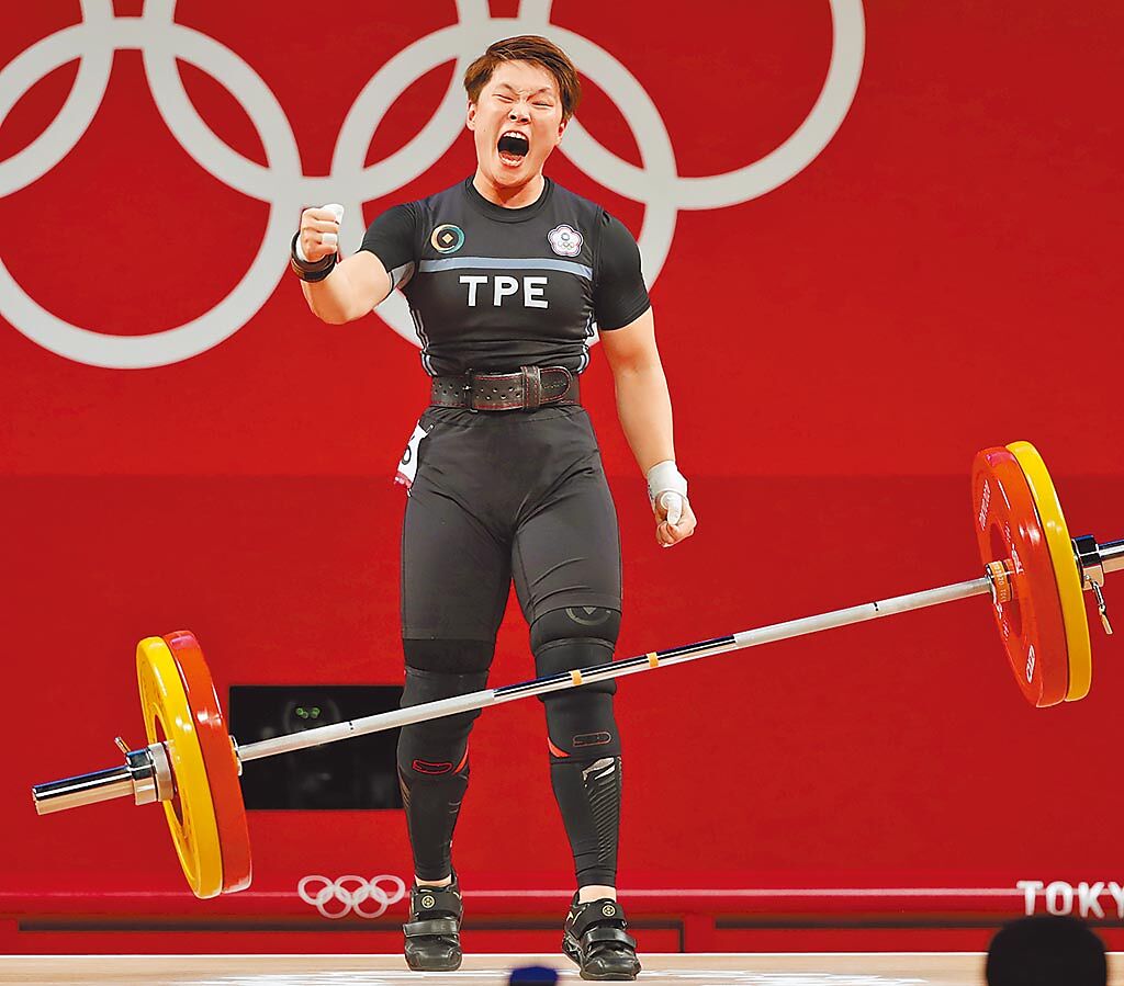 東京奧運女子舉重64公斤級，中華隊陳玟卉摘下銅牌。（季志翔攝）