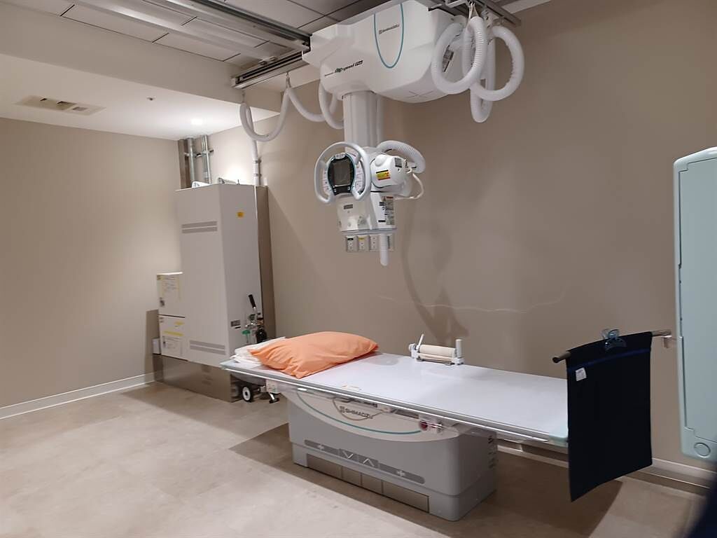 板橋新光健檢中心提供腹部超音波、內視鏡、心電圖、X光、骨質密度檢查等服務。（林周義攝）