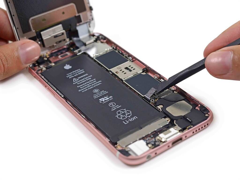 iPhone 6s拆解圖。(圖／翻攝iFixit)
