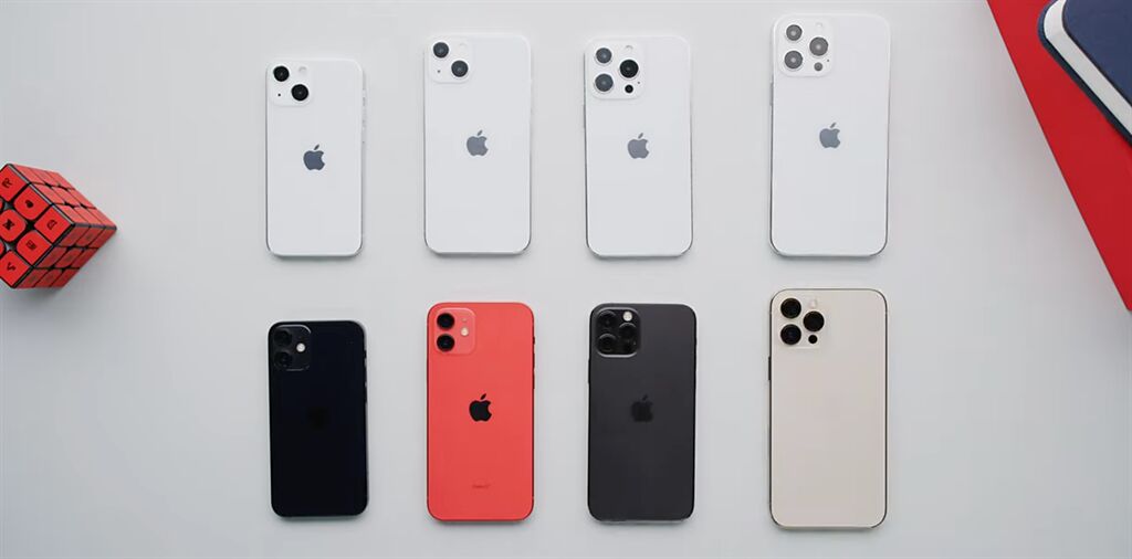 知名YouTuber Marques Brownlee對比iPhone 12系列（下）以及iPhone 13樣機。（摘自YouTube）