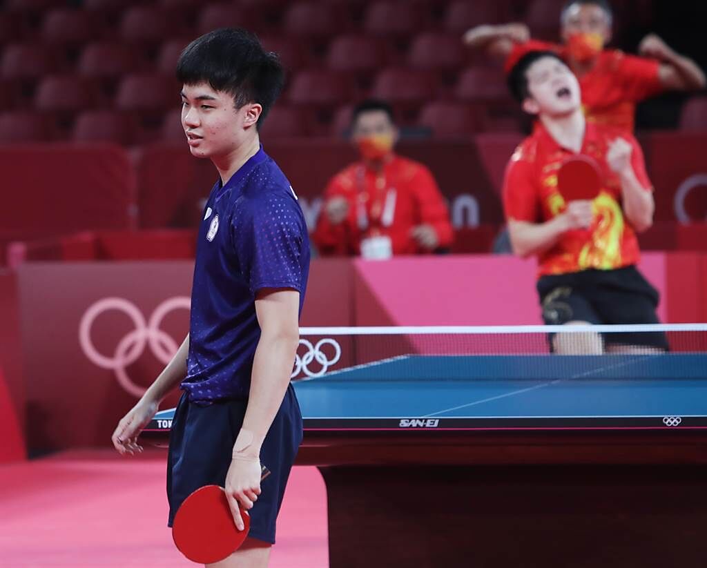 林昀儒將世界球王樊振東逼到第7局，雖然最後還是輸了，但樊振東仍給予肯定，認為小林同學未來成就不可限量。(季志翔攝)