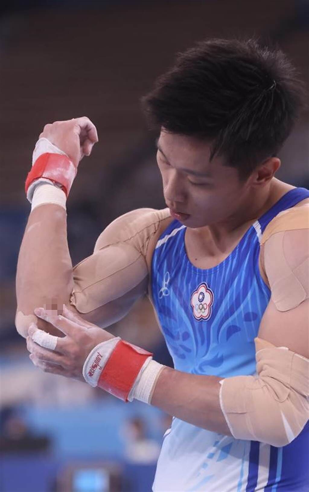 台灣體操好手李智凱28日出戰東京奧運體操男子全能決賽，在拿手的鞍馬項目失誤，手肘擦傷。（中央社／資料照）