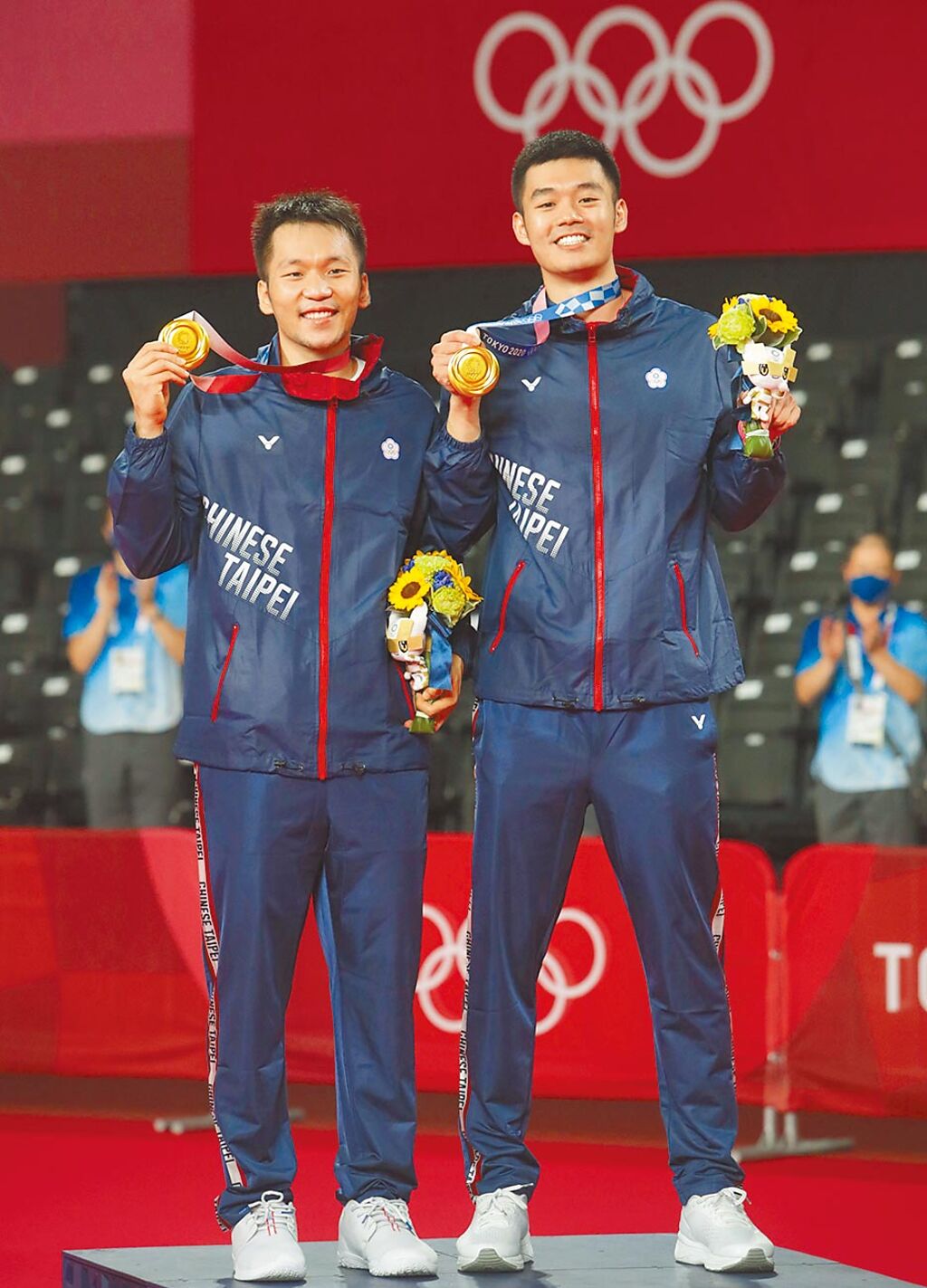 東京奧運羽球男子雙打，中華隊王齊麟（右）與李洋（左）以直落二方式擊敗大陸對手拿下金牌。（季志翔攝）