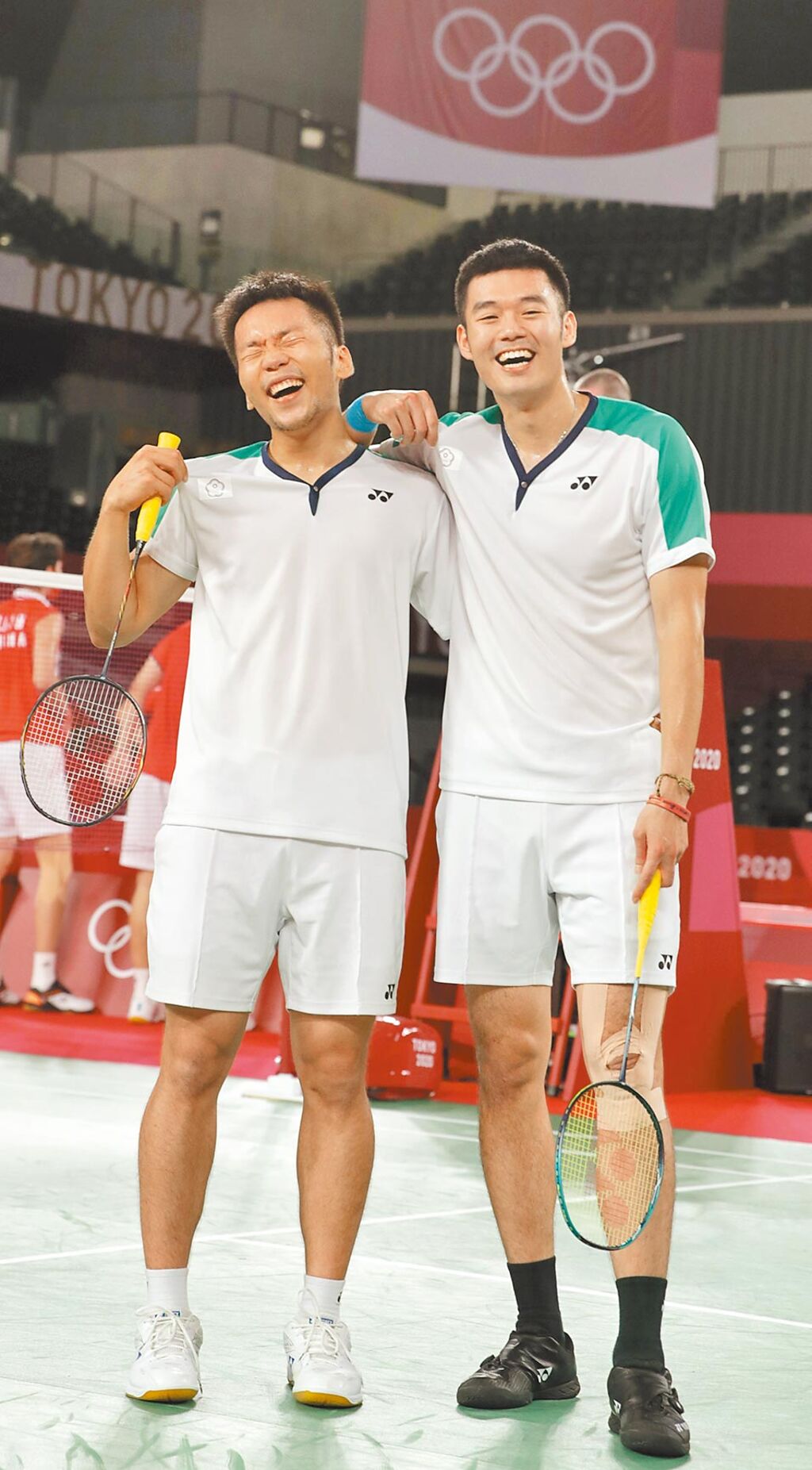 東京奧運羽球男子雙打，中華隊王齊麟（右）與李洋（左）直落二擊敗大陸對手拿下金牌。（季志翔攝）
