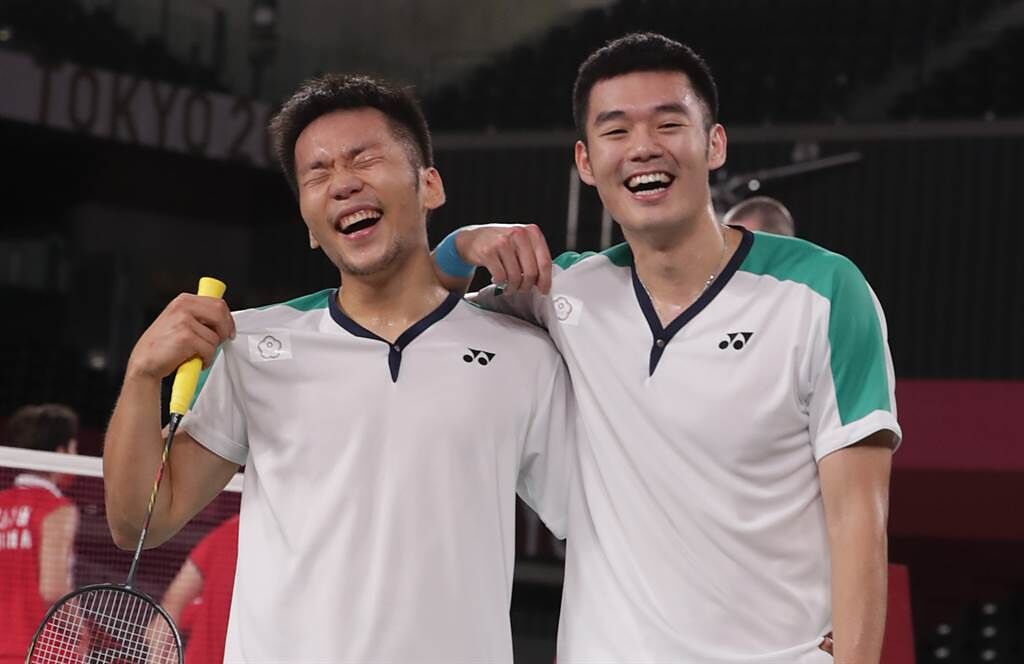 走過磨合期和外界質疑，李洋（左）、王齊麟（右）首次參加奧運就帶回金牌。（季志翔攝）
