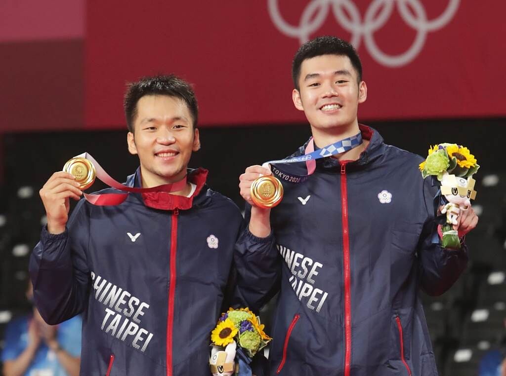 台灣羽球隊李洋、王齊麟在東京奧運摘下金牌。（季志翔攝）