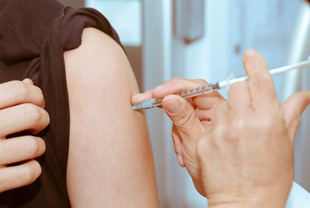 新北市接種疫苗死亡案例，今再添4人。(示意圖/Shutterstock)