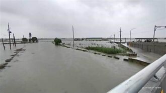 嘉義縣新港低窪淹水 民眾受困工寮拒絕疏散