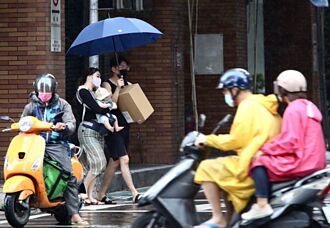 南台灣仍「紫爆」 9縣市豪大雨一路下到明天